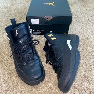 Like NEW Jordan Retro 12 Gradeschool Size: 7!!!